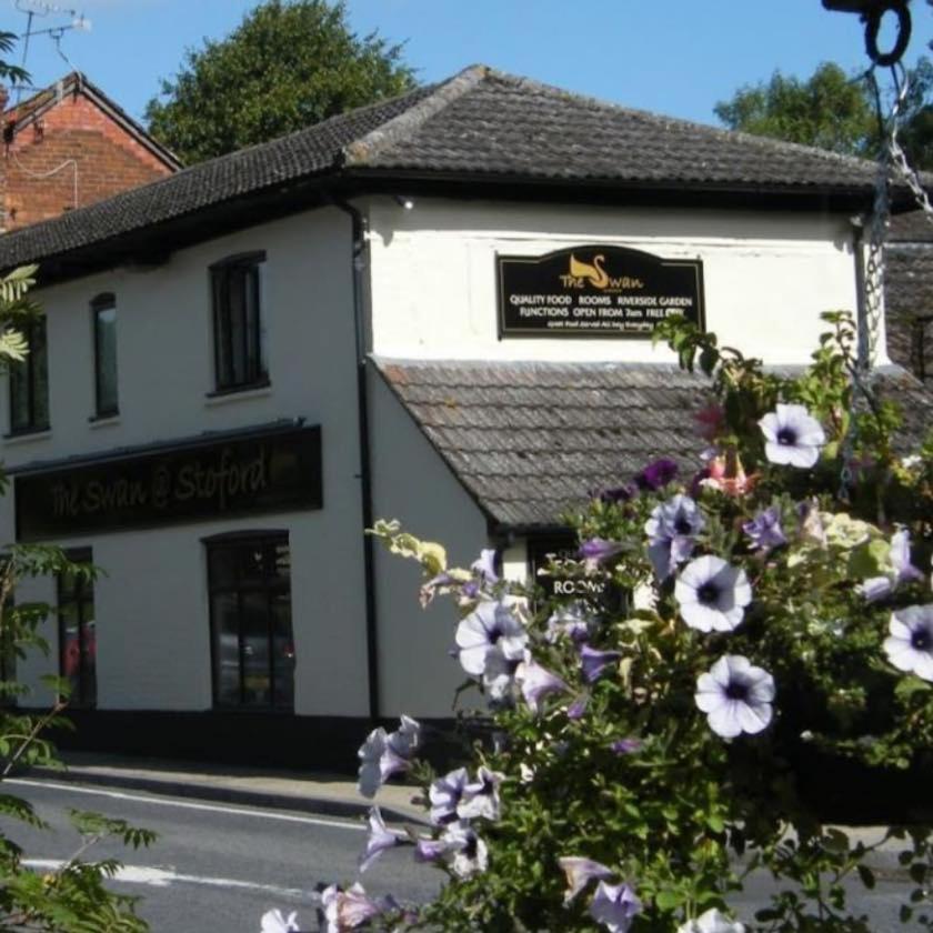 The Swan @ Stoford Hotel Bagian luar foto The former Swan Inn