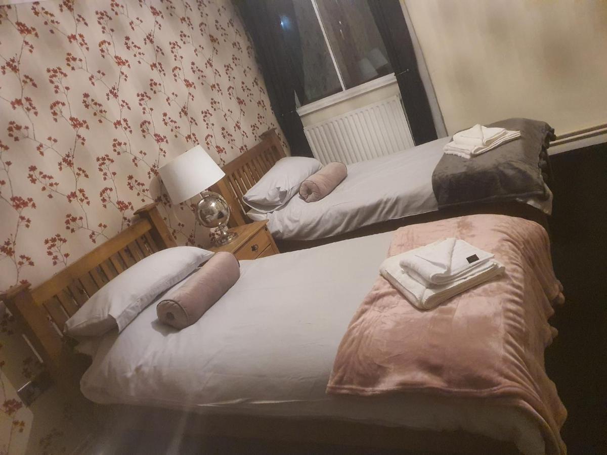 The Swan @ Stoford Hotel Bagian luar foto A room at the hotel