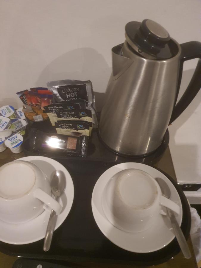 The Swan @ Stoford Hotel Bagian luar foto A kettle with a selection of tea and coffee