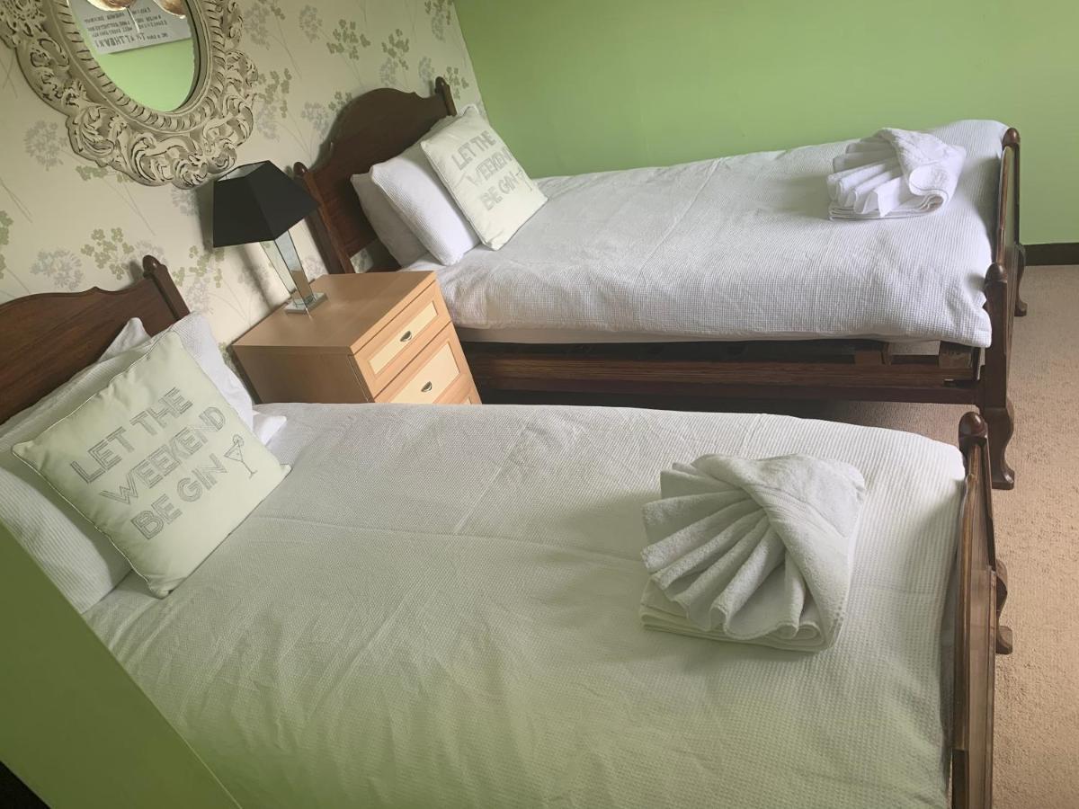 The Swan @ Stoford Hotel Bagian luar foto A room at the hotel